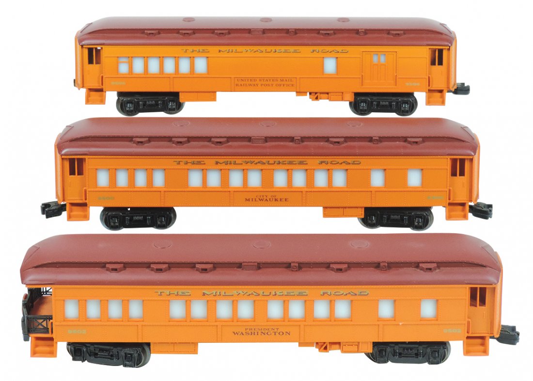 Model train cars (3), Lionel O gauge, Milwaukee Road: Model train cars (3), Lionel O gauge, Milwaukee Road 9500 coach, 13.5"L; 9502 observation, 13"L & 9506 combine, 13.5"L, all Exc cond.