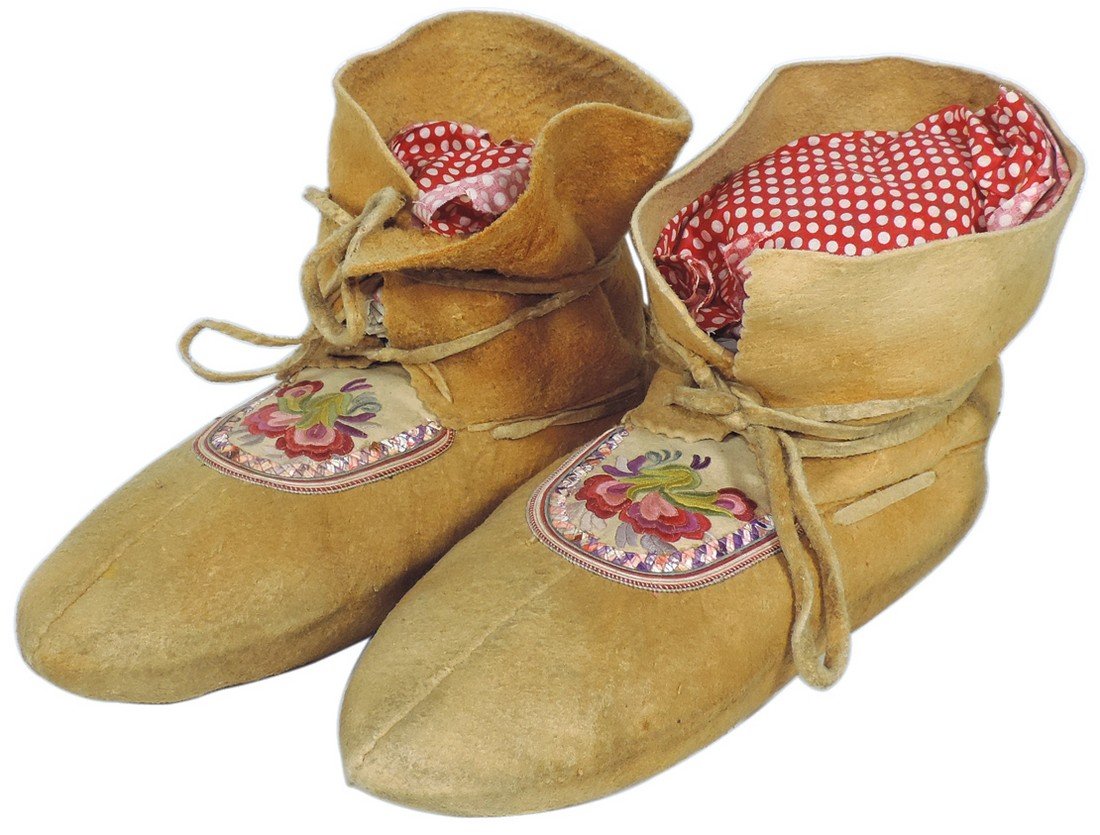 Native American moccasins, Cree/Metis, embroidered & (1 of 1)
