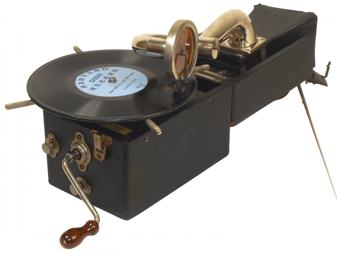 Music, Peter Pan Travel Gramophone w/black case, Exc (1 of 2)