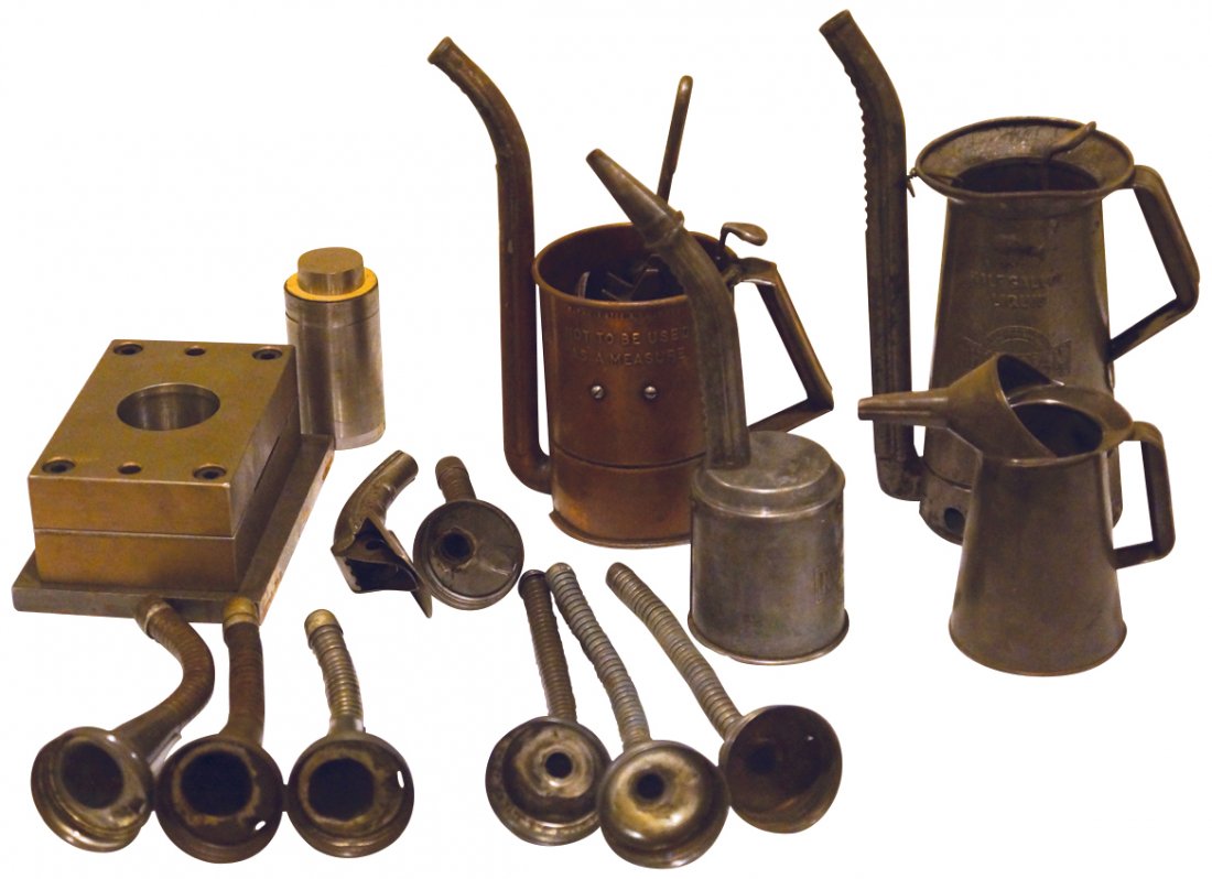 Petroliana oil bottle spout gasket punch & die cutter, (1 of 1)