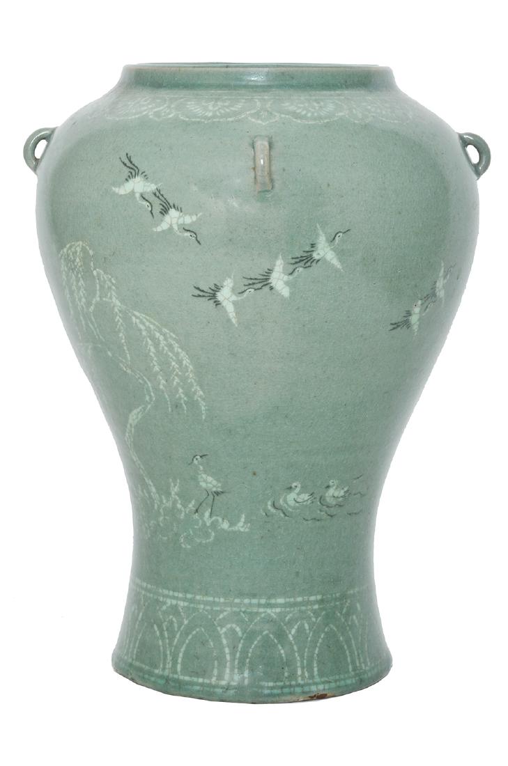A KOREAN CRACKLE CELADON GLAZE VASE (1 of 1)