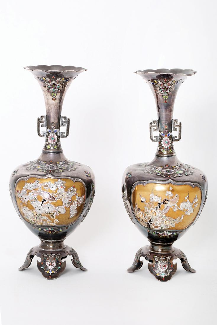A PAIR OF JAPANESE INLAID SHIBAYAMA STYLE SILVER VASES (1 of 1)