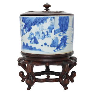 A CHINESE BLUE AND WHITE LARGE SCALE BRUSH POT: 17th/18th century Decorated under the glaze with various figures in the landscape with trees, includes a decorative wood lid and wooden base 15 cm high (excl. lid and base); 23 cm diameter; 35 cm (inc