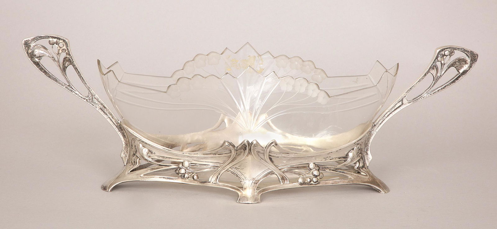 A WMF ART-NOUVEAU SILVER PLATED CENTERPIECE (1 of 1)