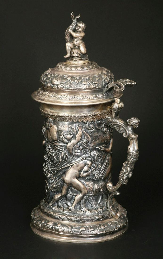 A LARGE EUROPEAN SILVER TANKARD (1 of 1)