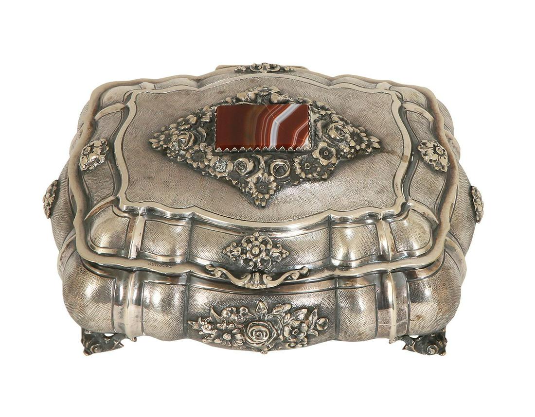 AN ITALIAN SILVER BOX INSET WITH AGATHE (1 of 1)