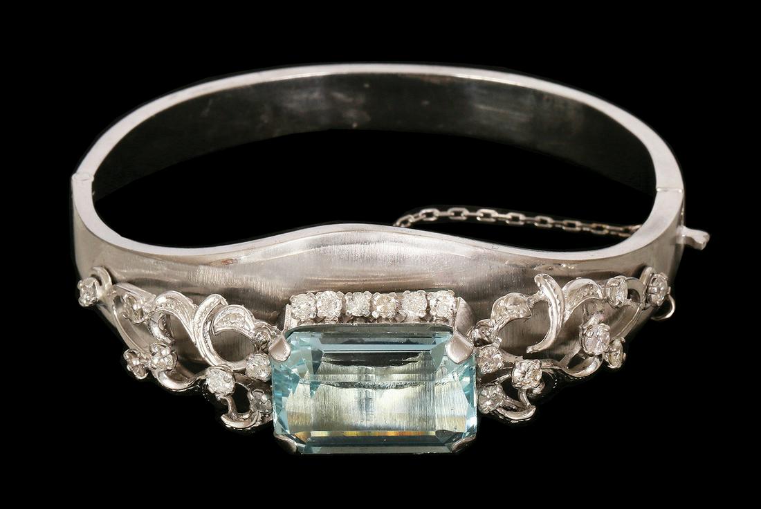 A 14K WHITE GOLD BRACELET (1 of 3)