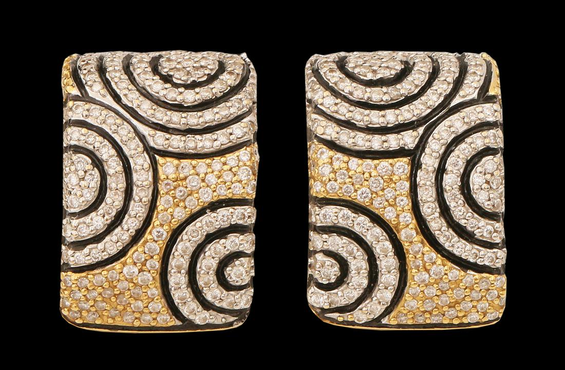 A PAIR OF 18K GOLD CLIP ON EARRINGS (1 of 2)