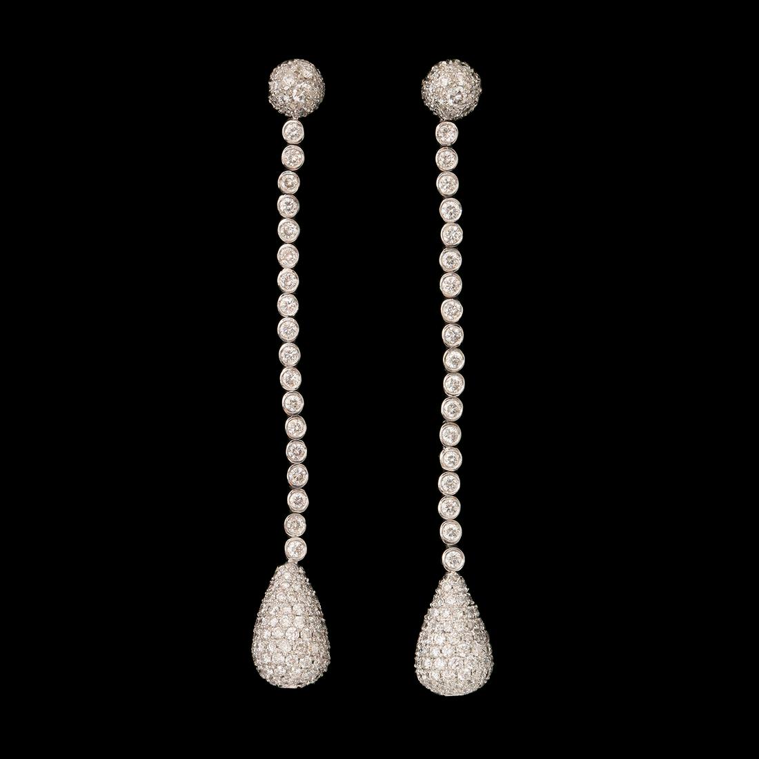 A PAIR OF 18K WHITE GOLD EARRINGS (1 of 1)