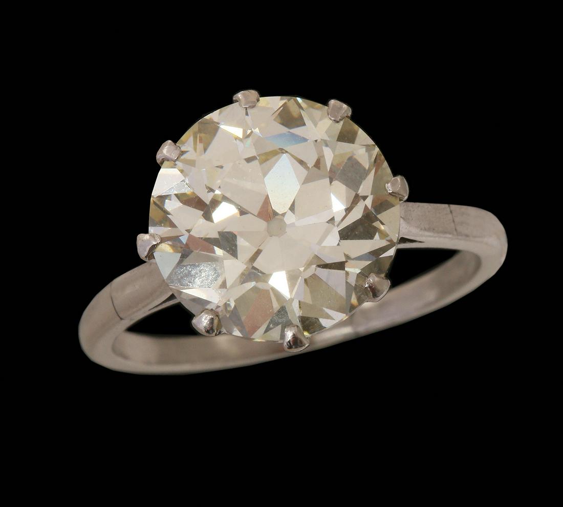 A PLATINUM RING (1 of 1)