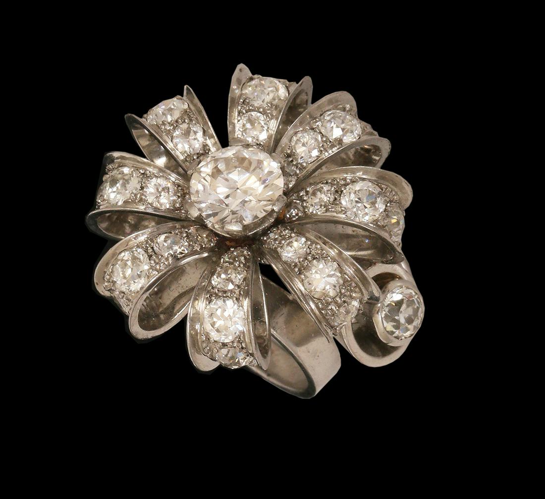 A WHITE GOLD RING (1 of 2)