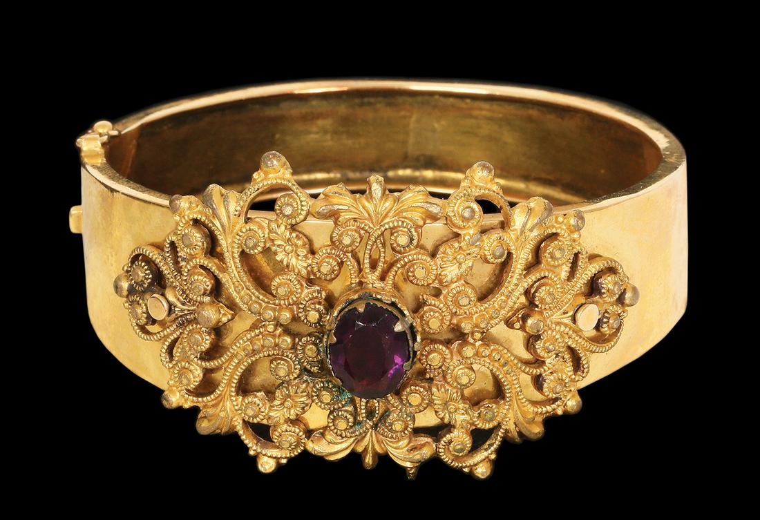 AN 18K GOLD HARD BRACELET (1 of 1)