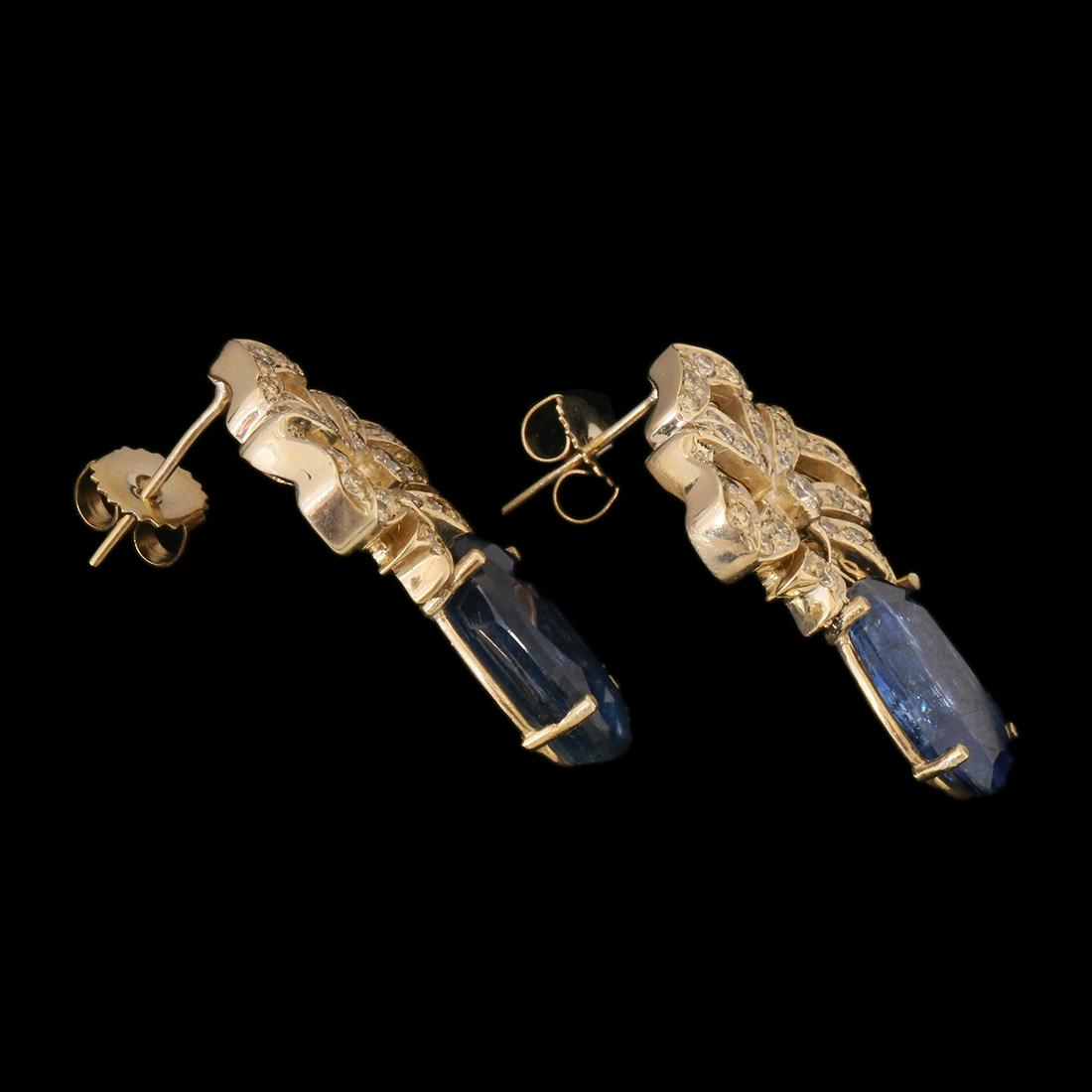 A PAIR OF 14K GOLD EARRINGS (1 of 1)