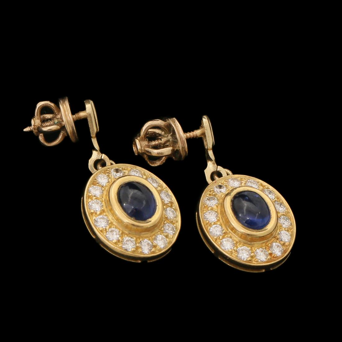 A PAIR OF 18K GOLD EARRINGS (1 of 1)