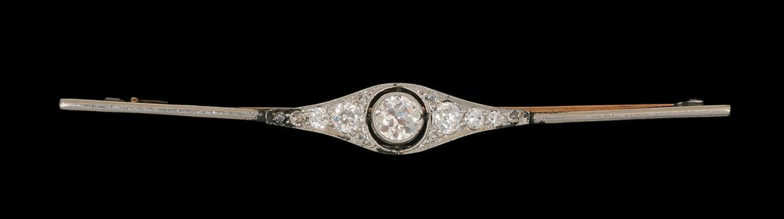 AN ART DECO PLATINUM BROOCH (1 of 1)