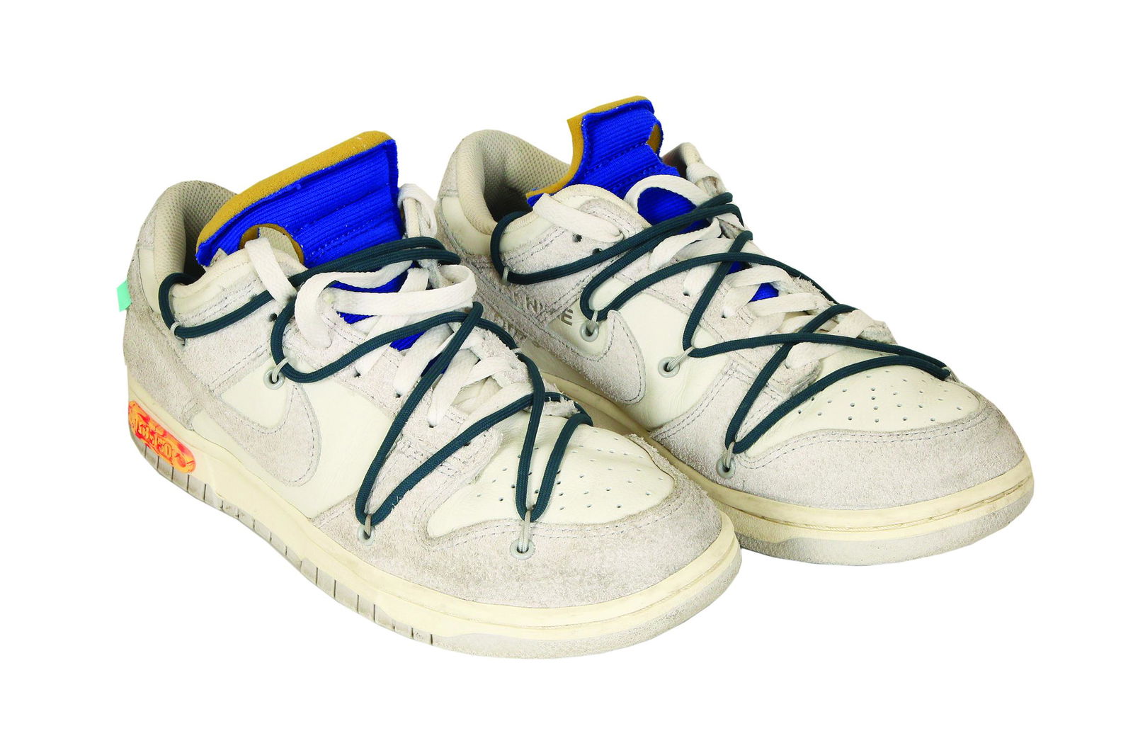 A NIKE X OFF WHITE SNEAKERS: Whtie and blue colors. Size 41 cm.