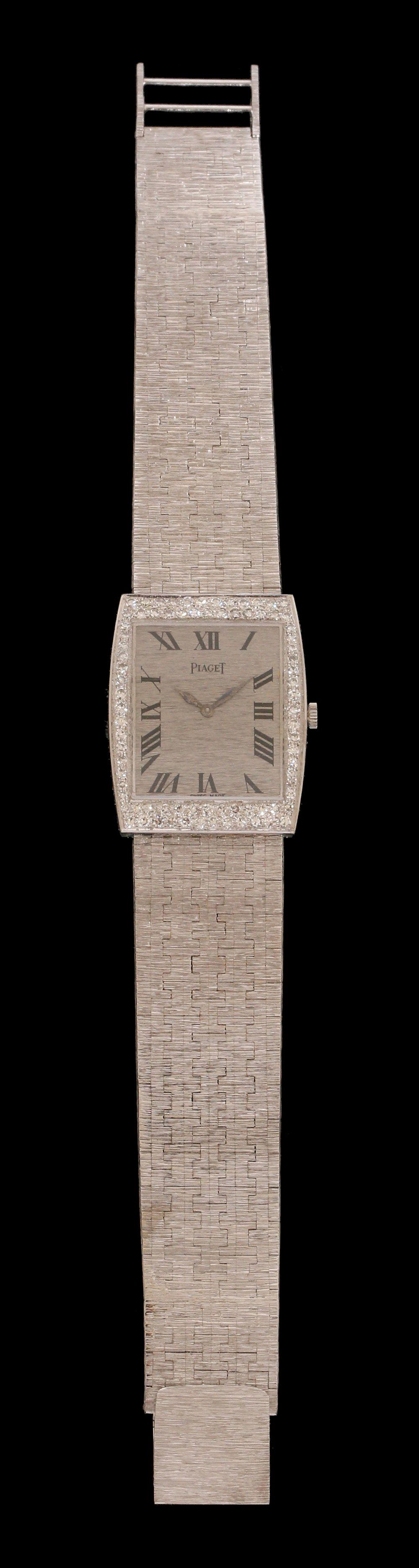 PIAGET AN 18K WHITE GOLD WATCH: 9675, diamond set frame. Mechanical mechanism, diameter approx. 25X31 mm (including the frame). 18K white gold integral bracelet. Length approx. 18 cm. Weight approx. 76 gm.