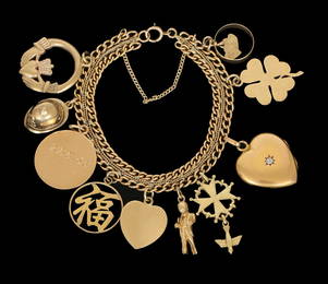 A 14K GOLD CHARM BRACELET