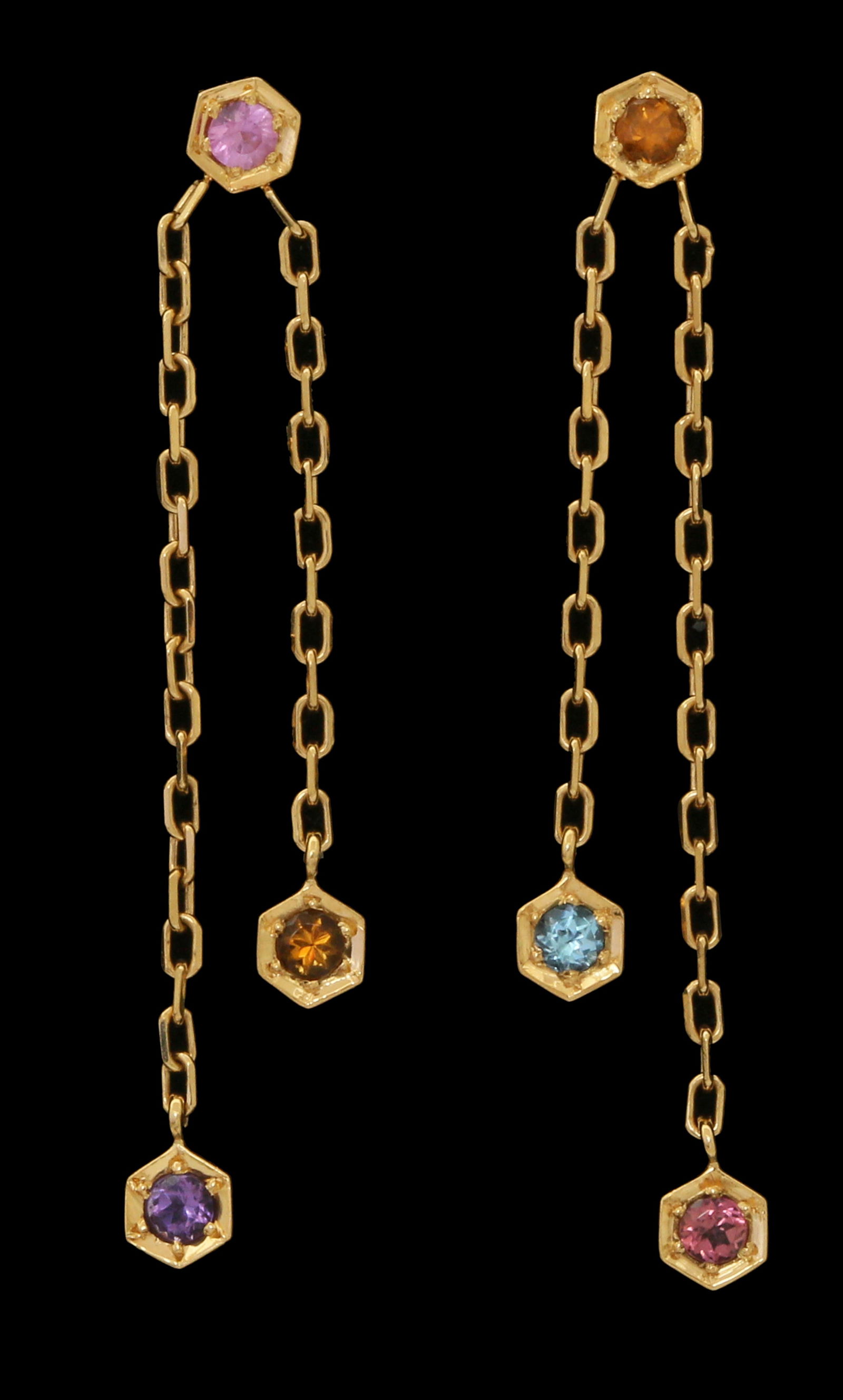 A PAIR OF PIAGET 18K GOLD EARRINGS (1 of 2)