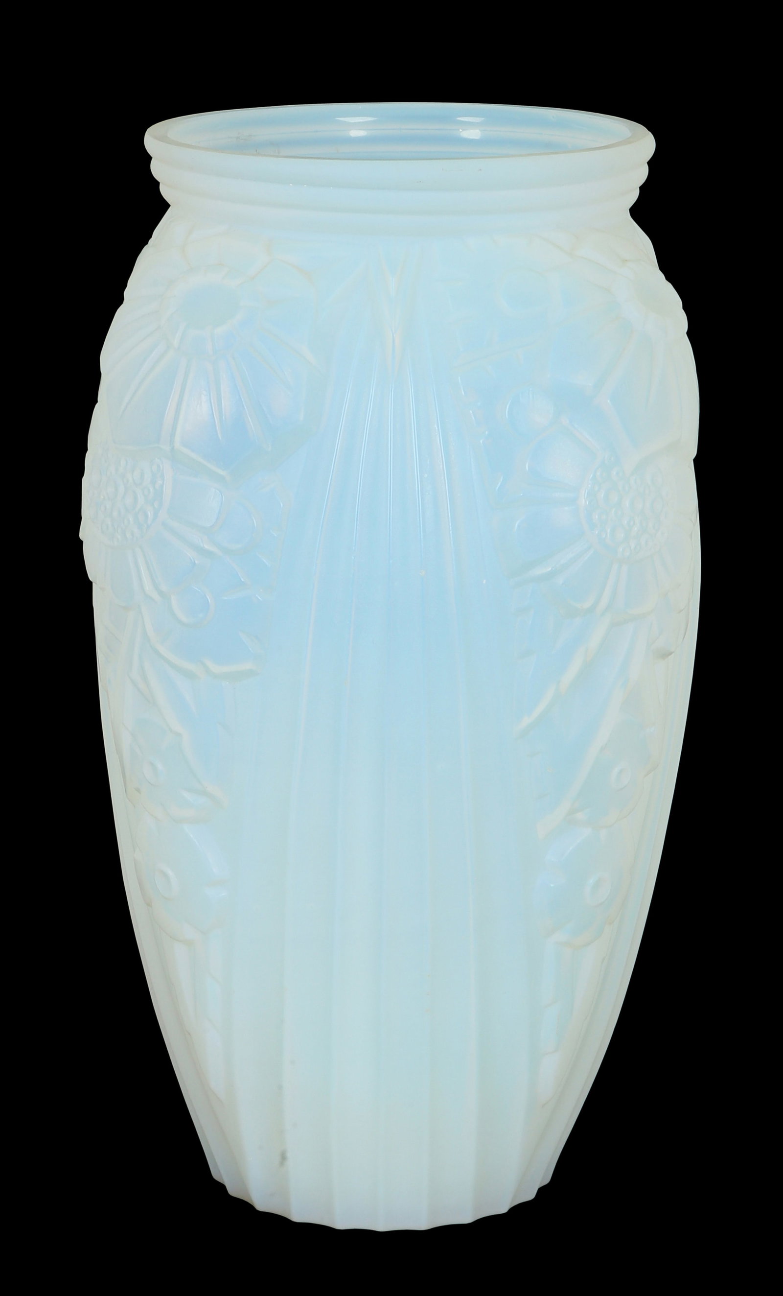 FRERES MULLER - FRENCH GLASS JUG - ART DECO: 1930. Made of opal glass, decorated with flowers and geometric lines. Signed. Height: 31 cm.