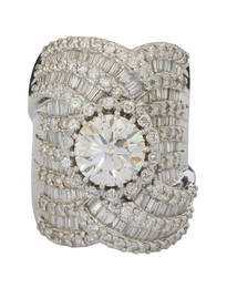 AN 18K WHITE GOLD RING