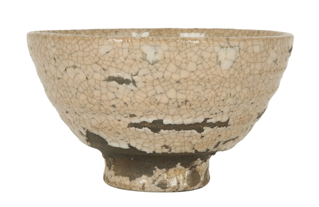 Communal Japanese Pottery Tea Cup – Early Edo Period: 18th century. Authentic samurai cup for use in tea ceremonies. Wabi-Sabi aesthetics. Covered with thick cream-colored glaze. Bubbles in the glaze. Has a round nipple foot. Includes a wooden case and a