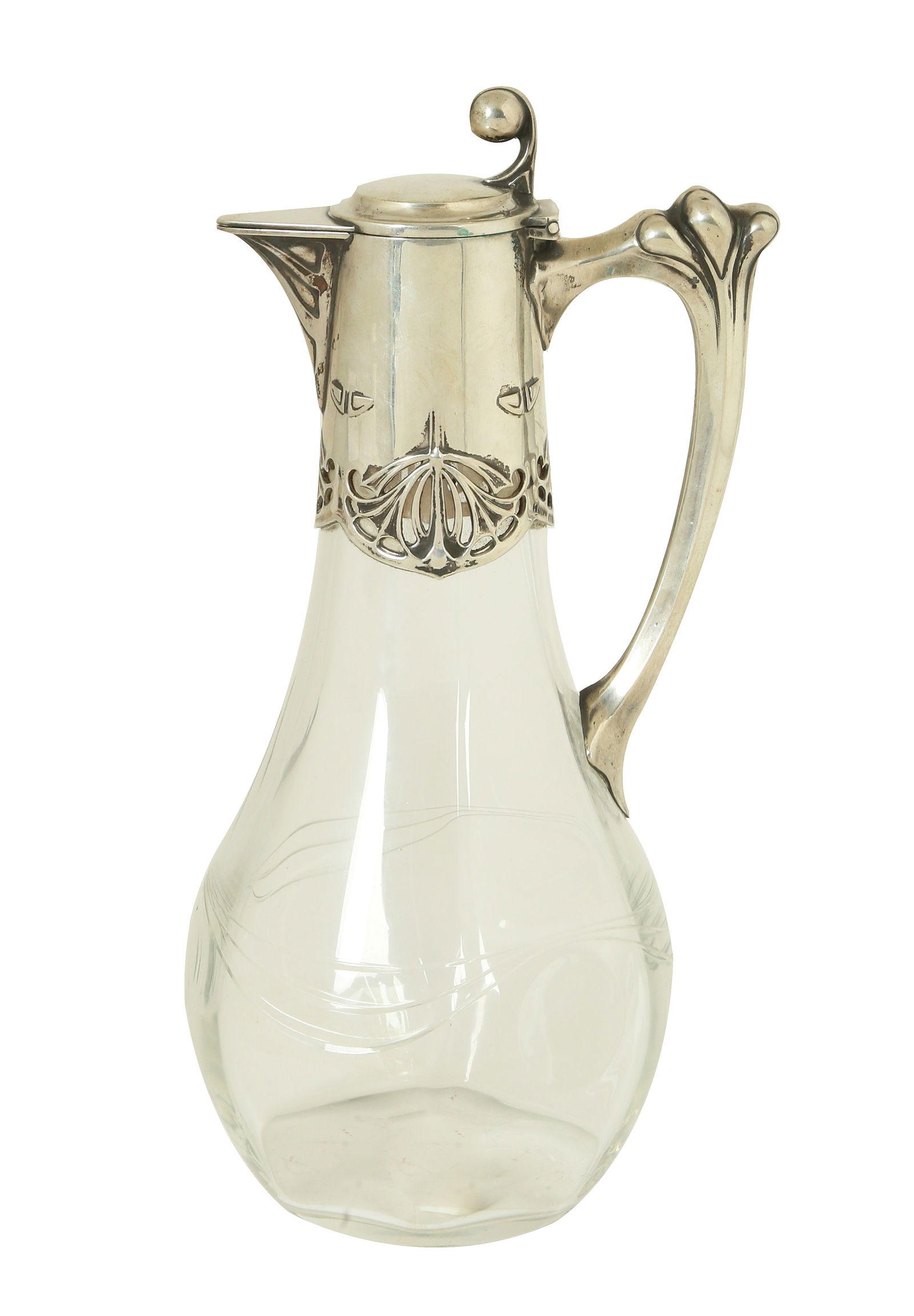 WILHELM BINDER. GERMAN SILVER AND GLASS DECANTER – ART NOUVEAU: Circa 1900. Characteristic interlaced decorations and hand-cut work. Signed. Height: 26.5 cm.