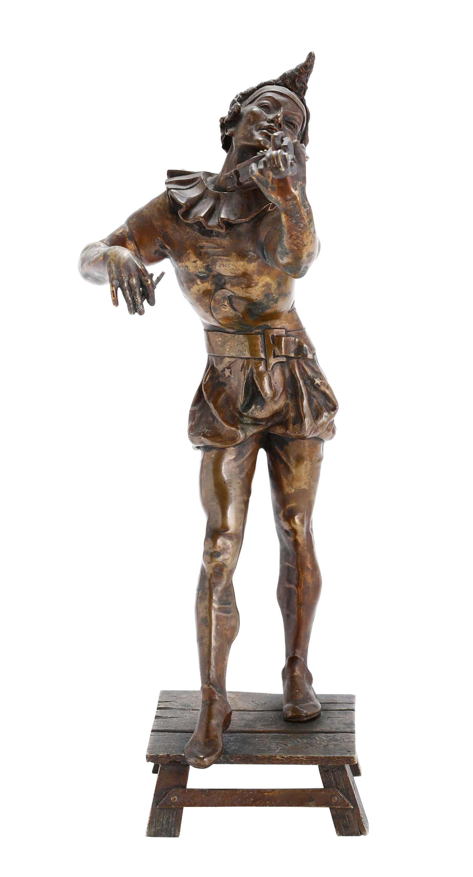 AFTER AUGUSTE DE WEVER (1836–1910) – HARLEQUIN WITH VIOLIN: 20th century. Bronze figurine with Golden-brown patina. Signed. Height: 32 cm. Minor unnoticeable loss to the bow.