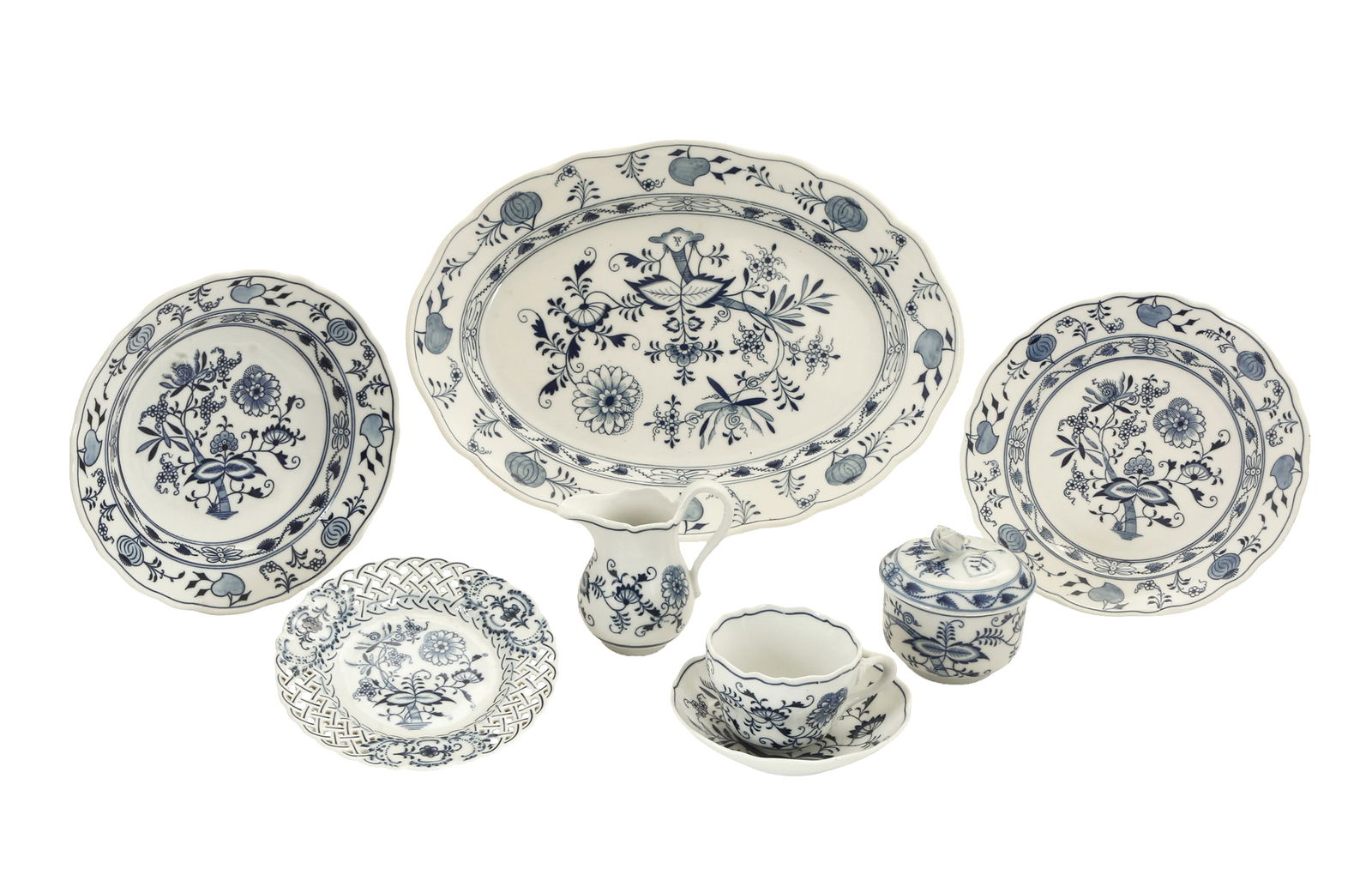 MEISSEN. PARTS GERMAN PORCELAIN SET – ZWIEBELMUSTER (1 of 3)