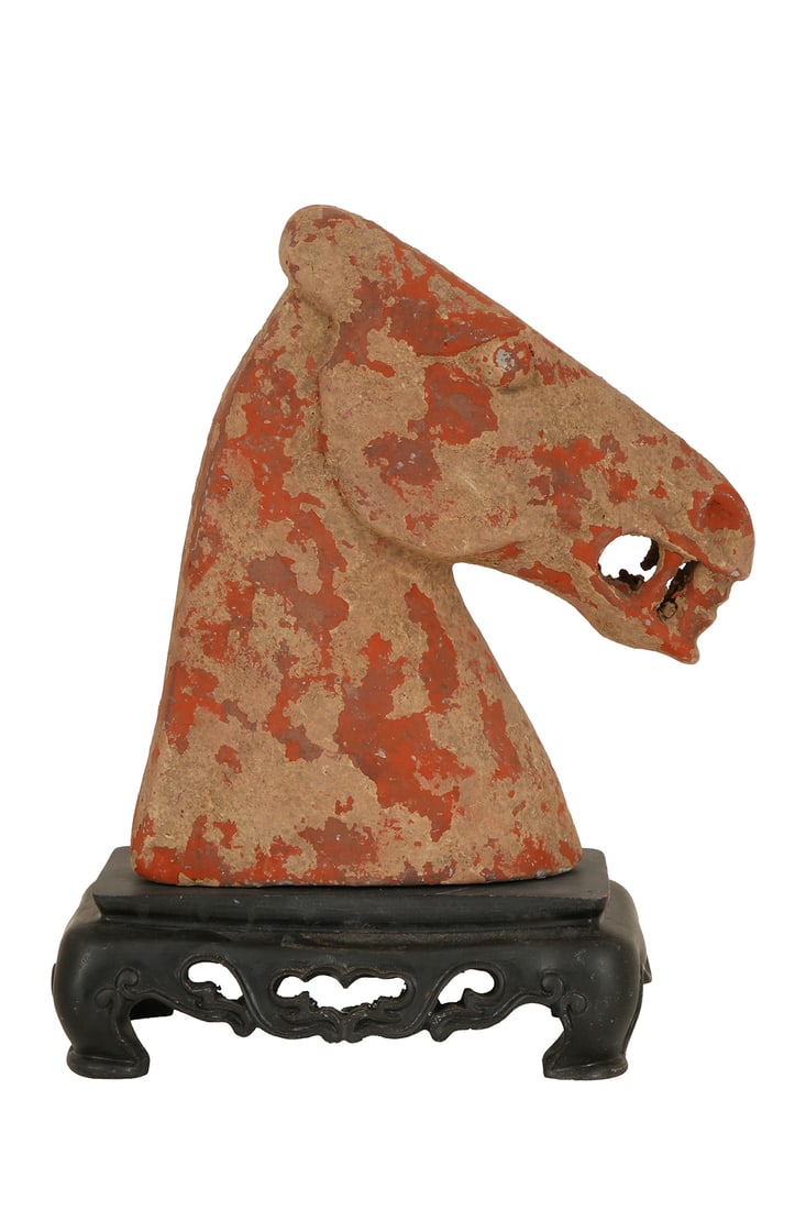 HORSE HEAD – CHINESE TERRACOTTA SCULPTURE: Han dynasty. approximately 1,800 years old. Reddish tone. Height: 17 cm.