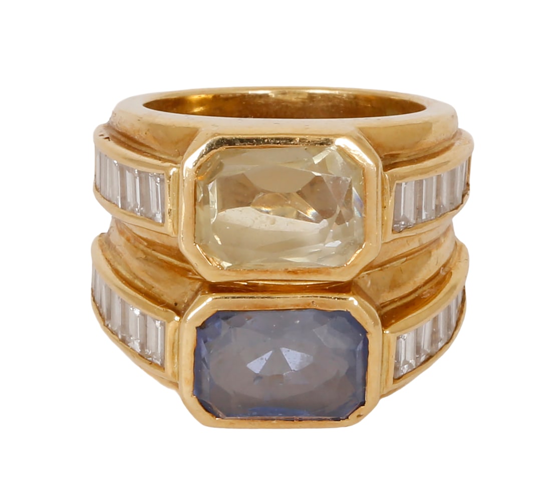 18K GOLD RING: Double, set with yellow and blue sapphire and baguette-cut diamonds with a total weight of approx. 1.20 ct. Size US 5.25. Weight approx. 22 grams.