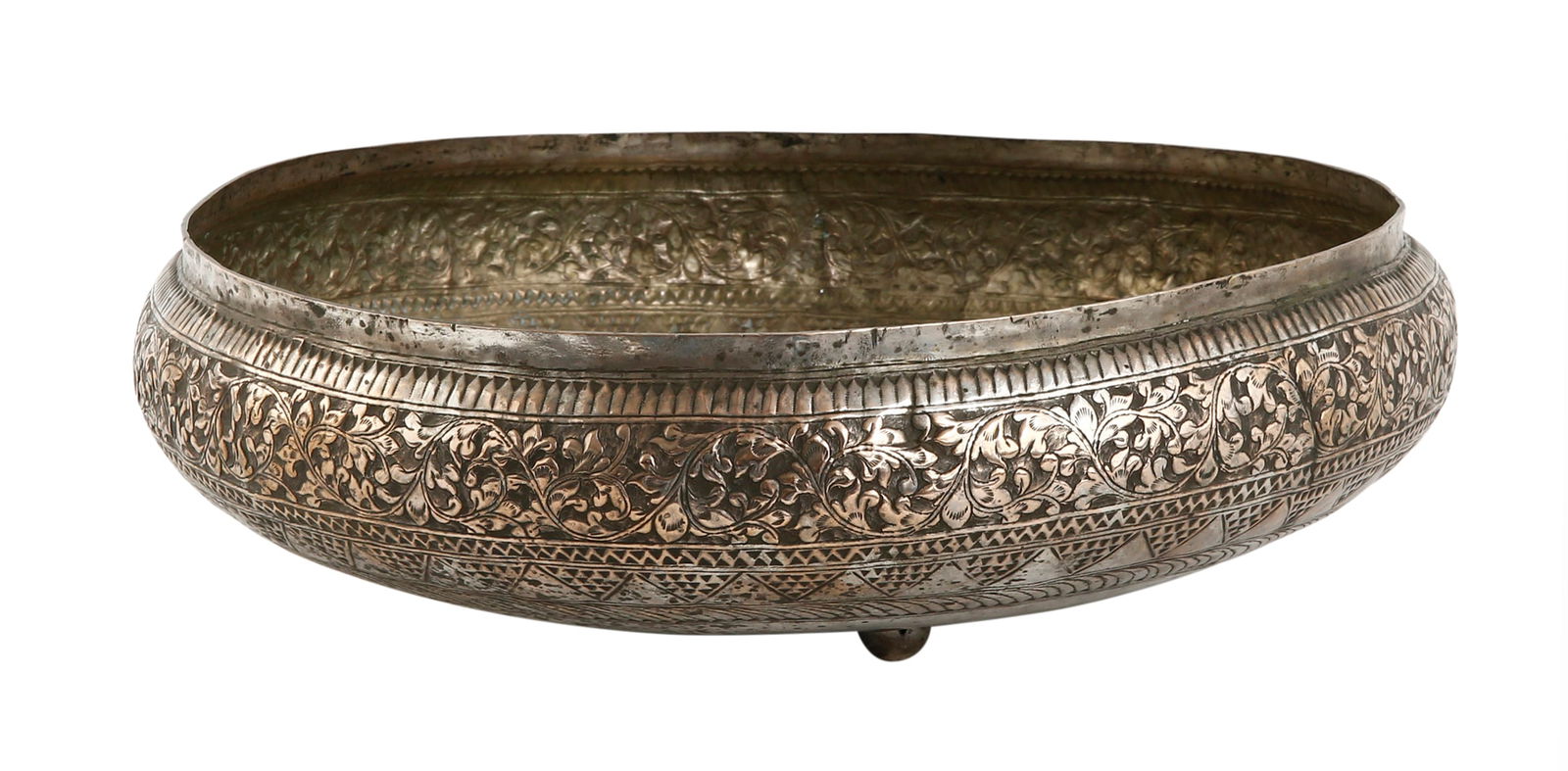 SILVER BOWL, SRI LANKA: Early 20th century. decorated with interlaced vegetal and geometric patterns. weight: approx. 356.7 grams. diameter: 28.5 cm.