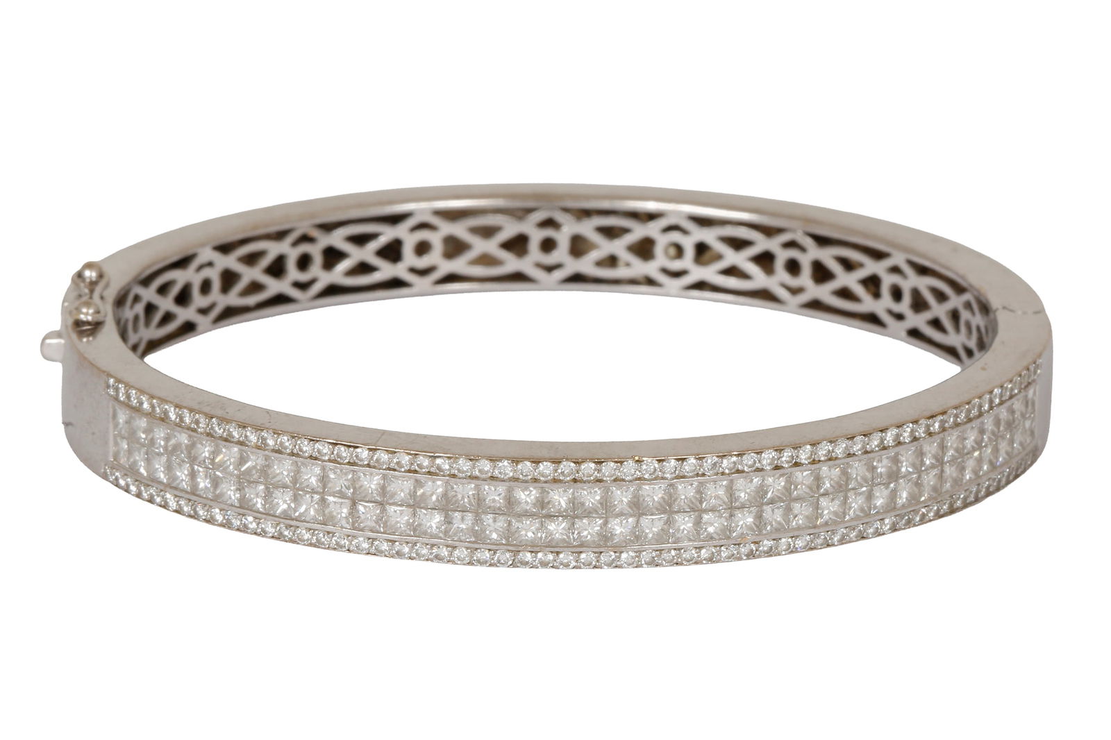 18K WHITE GOLD BANGLE (1 of 2)