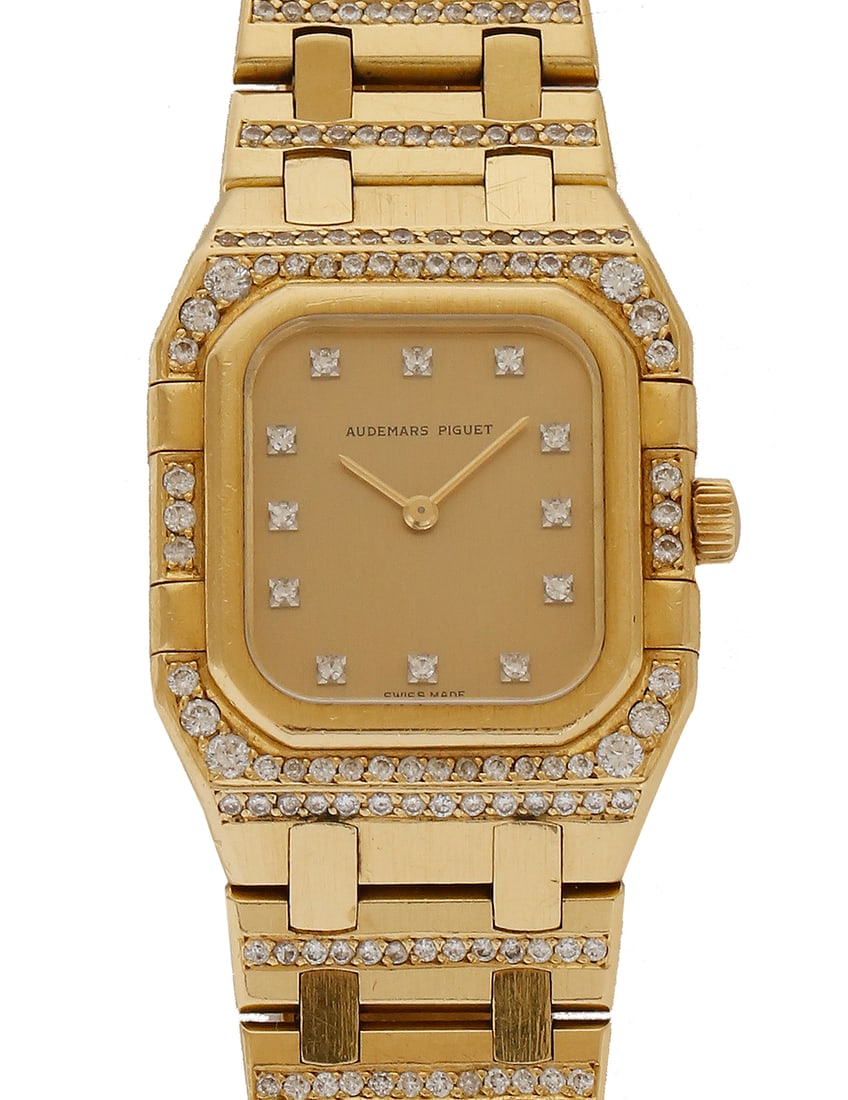 AUDEMARS PIGUE 18K GOLD WRISTWATCH: ROYAL OAK. Quartz movement. Dimensions approx. 24X27 mm, 18K Gold Bracelet and buckle. Original, weight approx. 90 grams.