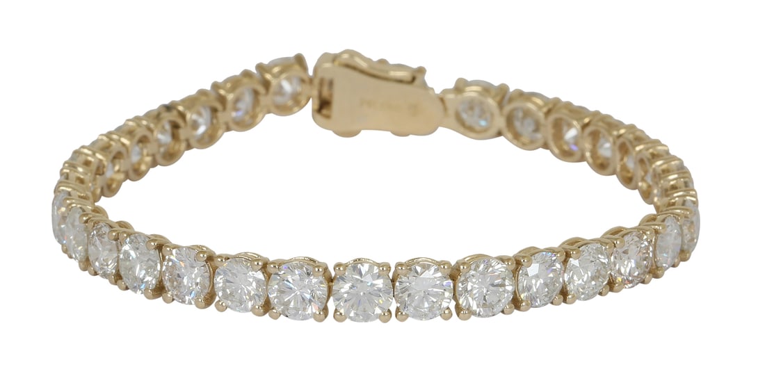 14K GOLD TENNIS BRACELET: Set with 33 diamonds weighing approx. 20.50 cts. Length 17.5 cm. Accompanied by a CGL certificate.
