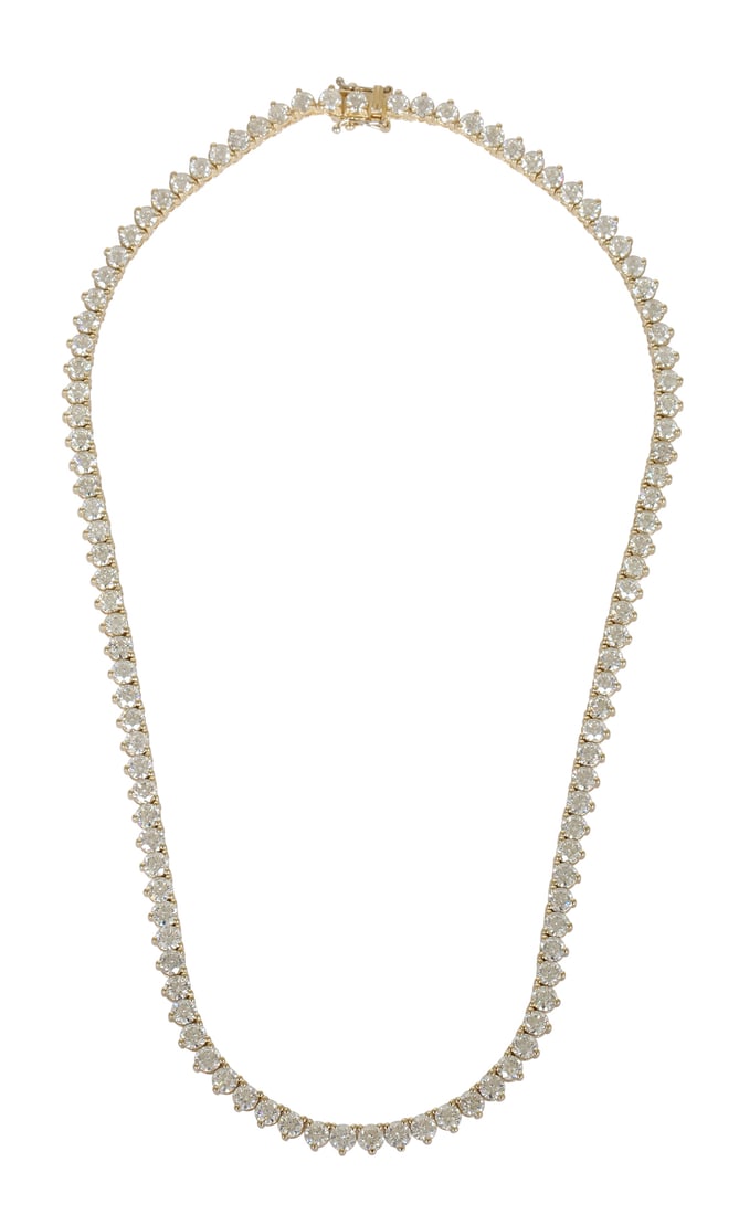 14K GOLD TENNIS COLLAR: Set with 106 diamonds with a total weight of approx. 22.26 cts. Length approx. 43 cm. Accompanied by a CGL certificate.