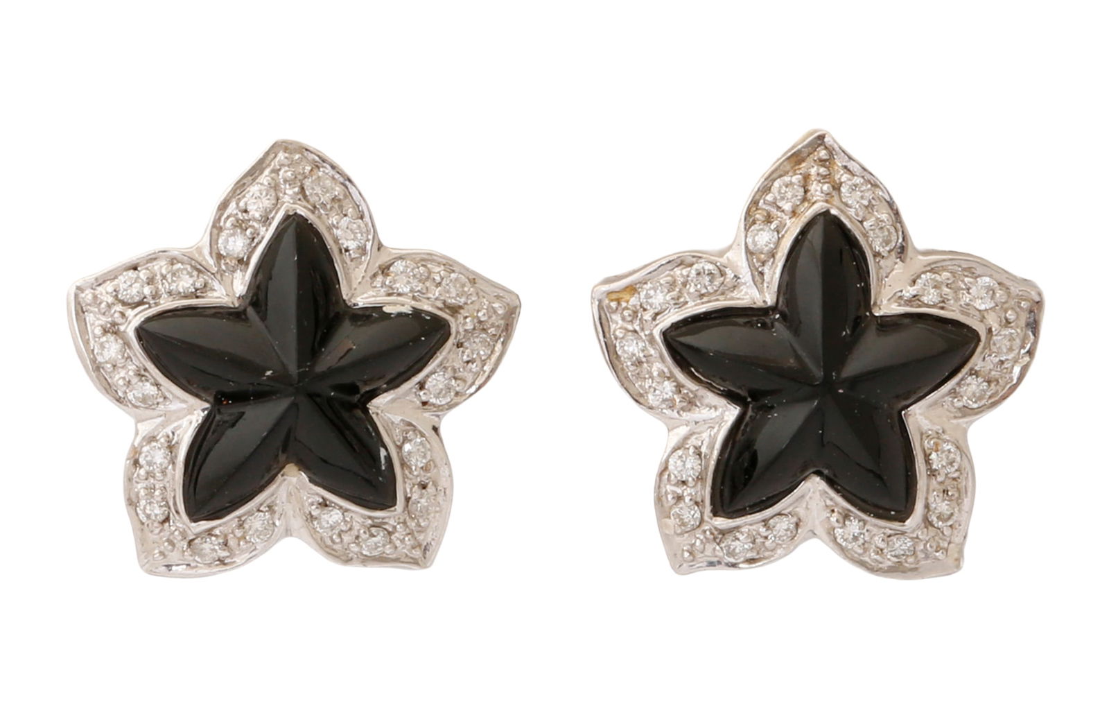 AYA 18K WHITE GOLD EARRINGS: Starfish design. Stud earrings. Frame set with small diamonds and an onyx center. Weight approx. 5 grams.