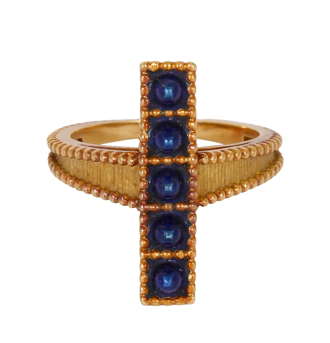 18K GOLD RING: Bird design, set with ruby stones, emerald, diamonds, and pearls. Length approx. 5 cm. Weight approx. 13 grams.