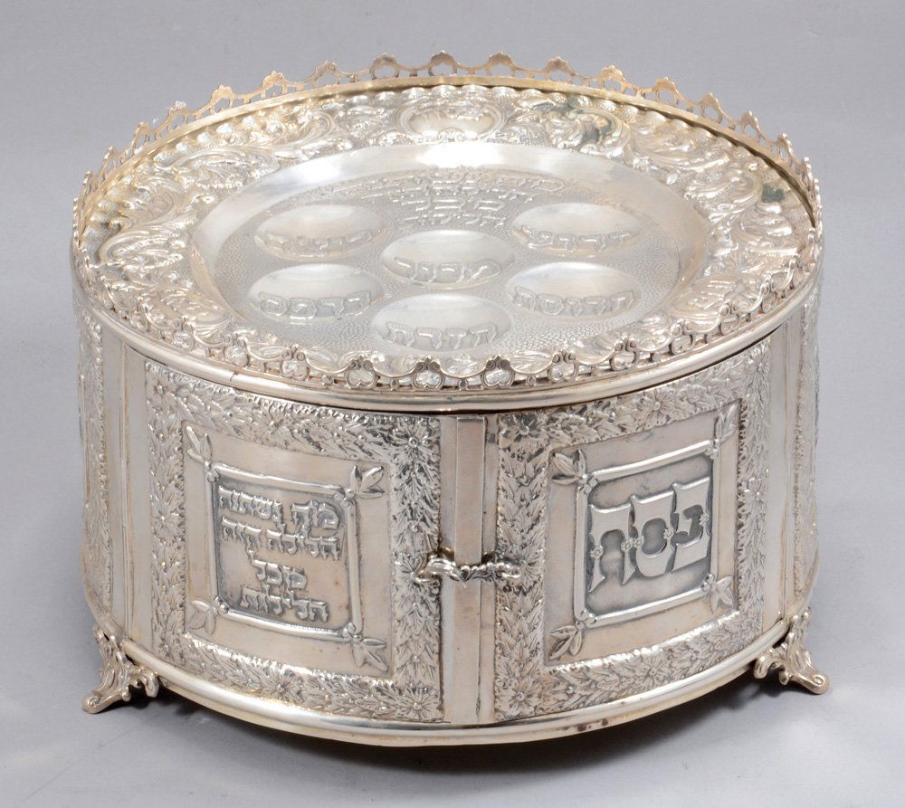 A HAZORFIM SILVER SEDER PLATE AND MATZAH HOLDER IN ONE (1 of 1)
