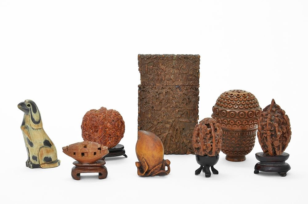 A GROUP OF EIGHT MINIATURE ITEMS (1 of 1)