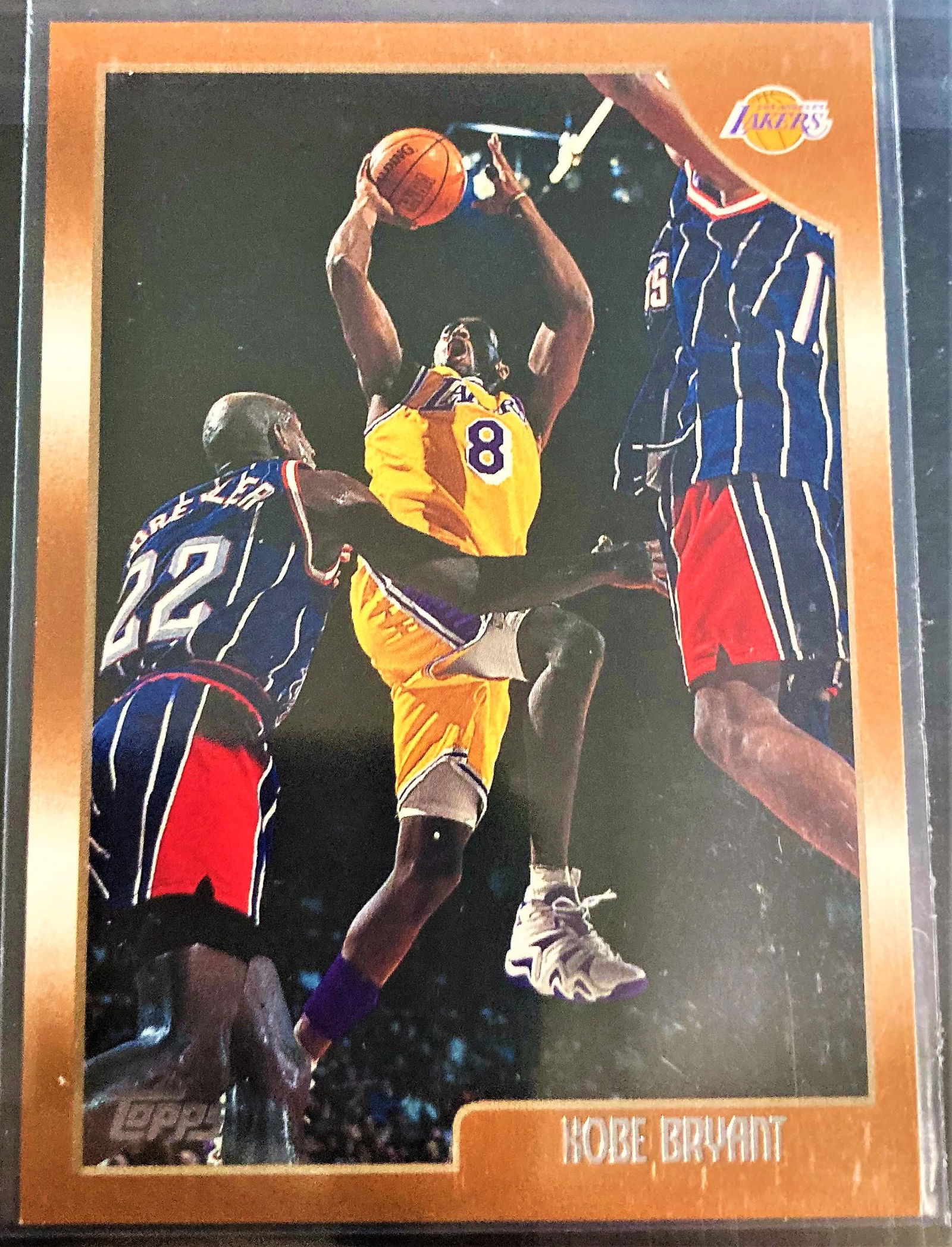 1998-99 Topps Kobe Bryant #68 Los Angeles Lakers (1 of 2)
