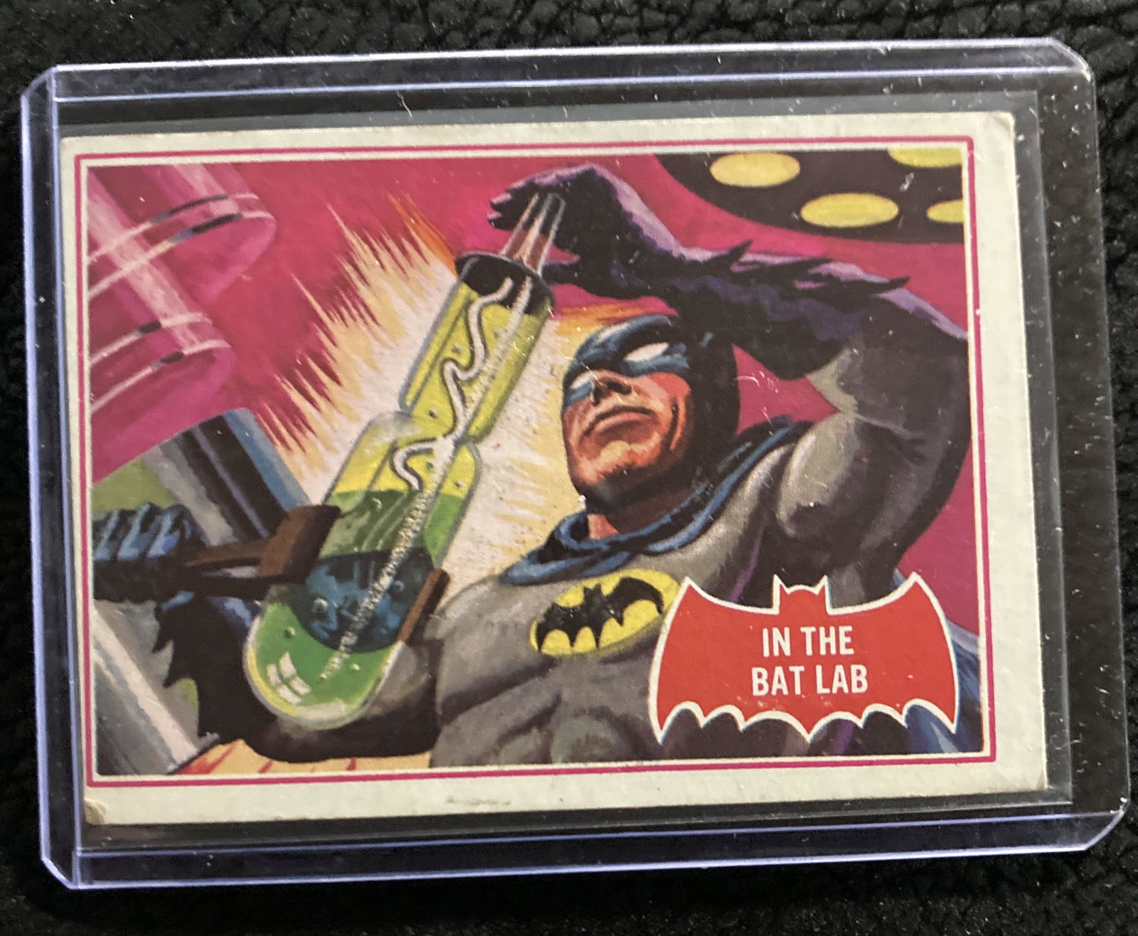 1966 Topps Batman # 25A Red Bat Puzzle Card In The Bat: 1966 Topps Batman # 25A Red Bat Puzzle Card In The Bat Lab