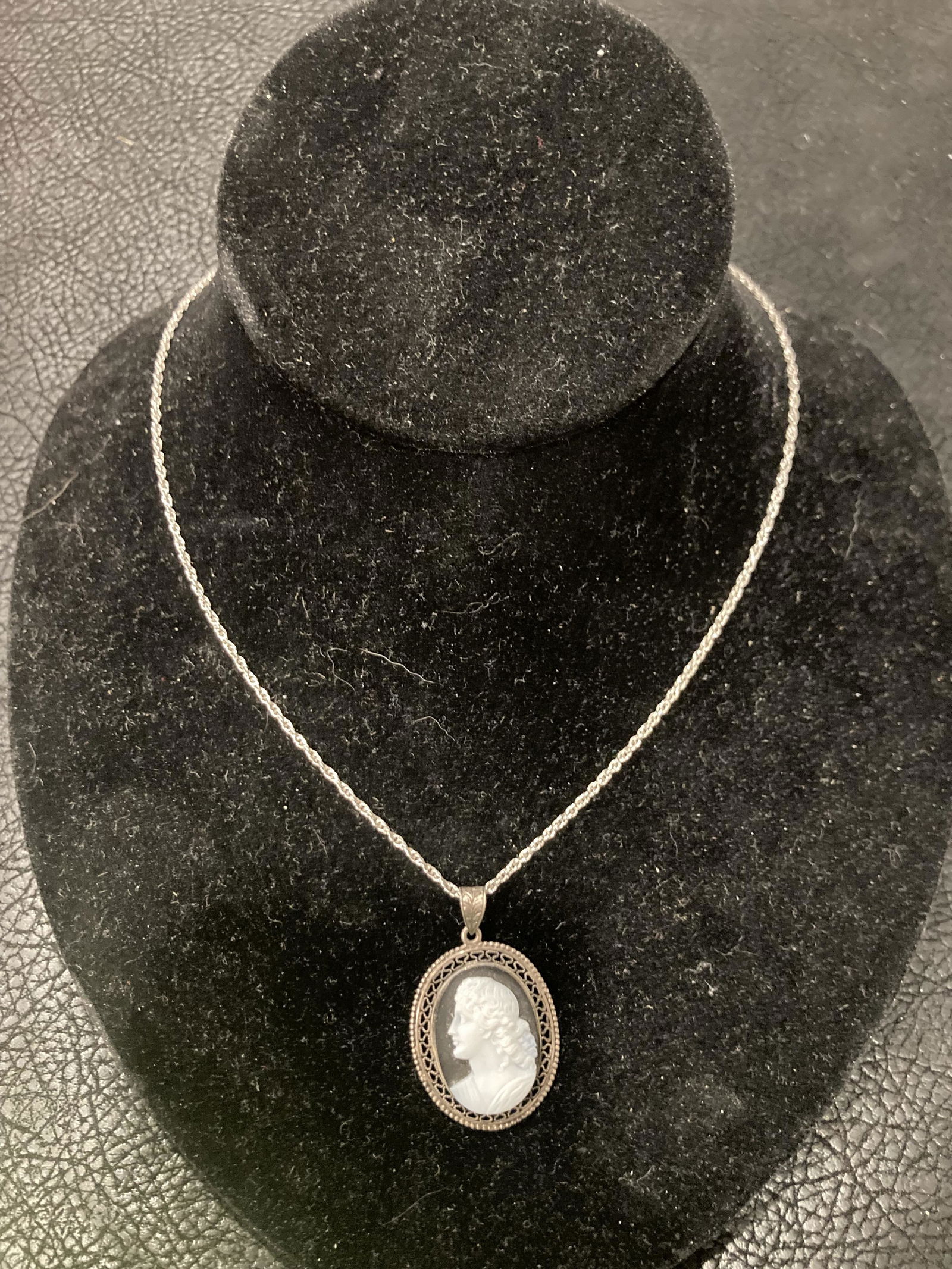 Beautiful  Cameo Sterling Silver Pendant Necklace 925 1 (1 of 4)