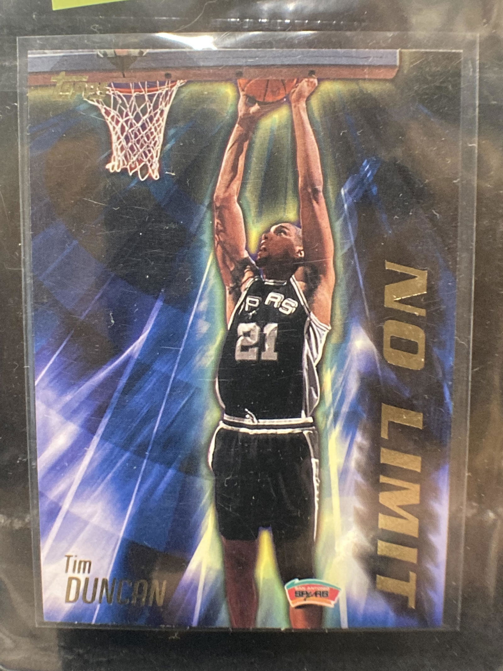 Tim Duncan 2000-01 Topps Chrome No Limit  Insert Spurs (1 of 2)