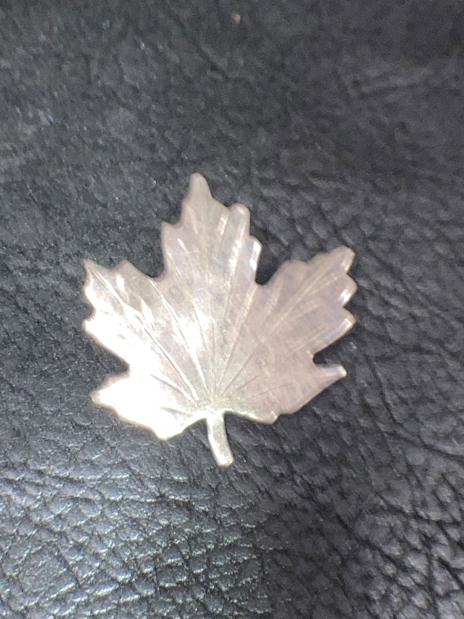 Vitg sterling silver maple leaf shaped brooch Mexico (1 of 2)