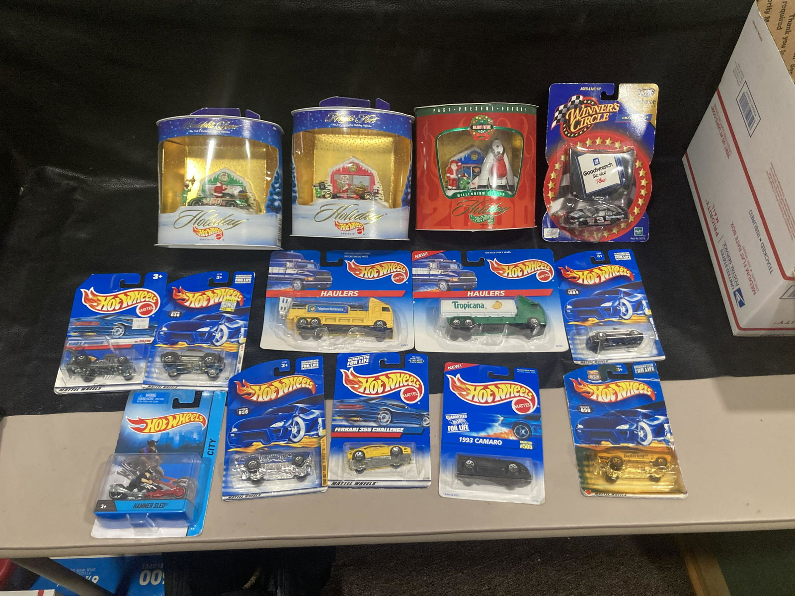 Box Lot Hot Wheels (1 of 2)