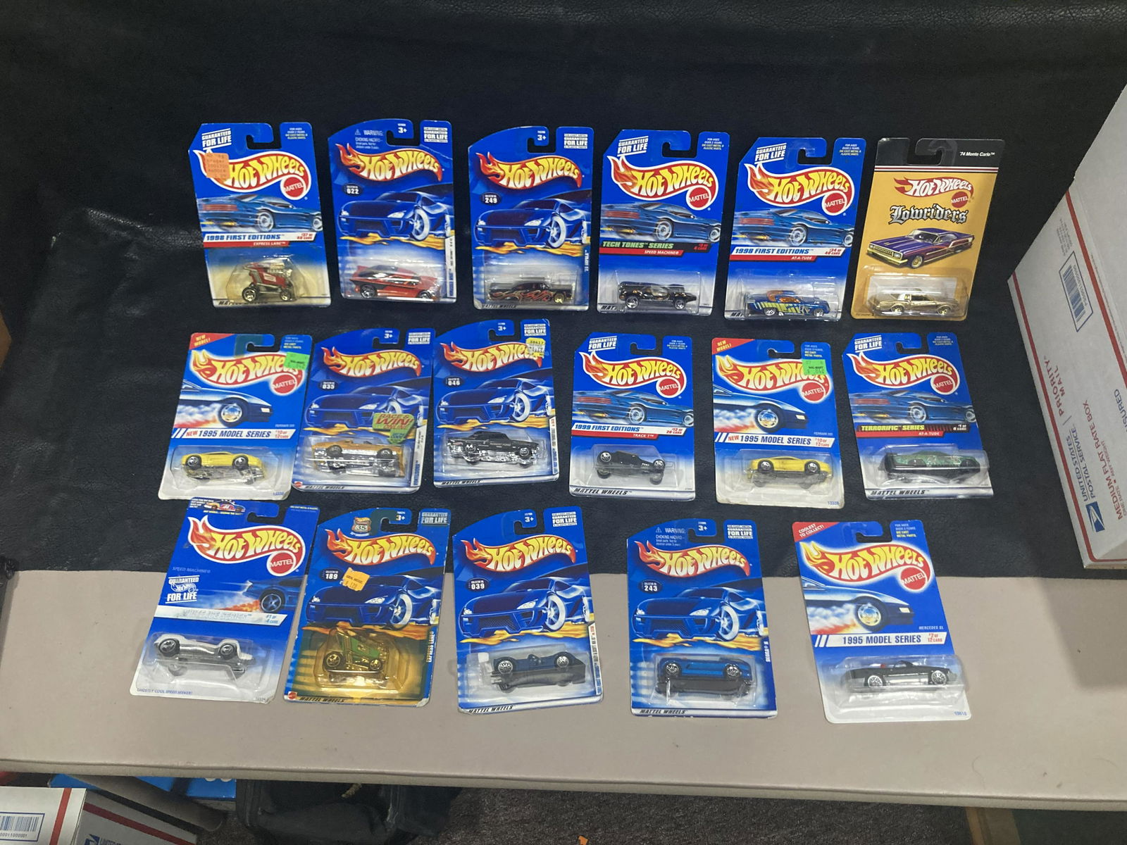 Box Lot Hot Wheels (1 of 2)