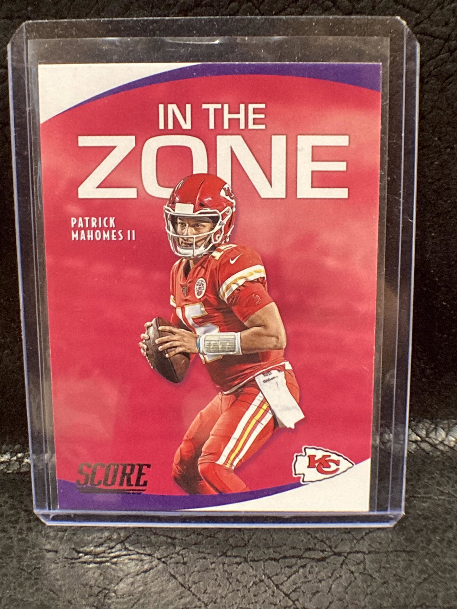 PATRICK MAHOMES 2020 SCORE IN THE ZONE RED PARALLEL KC (1 of 2)