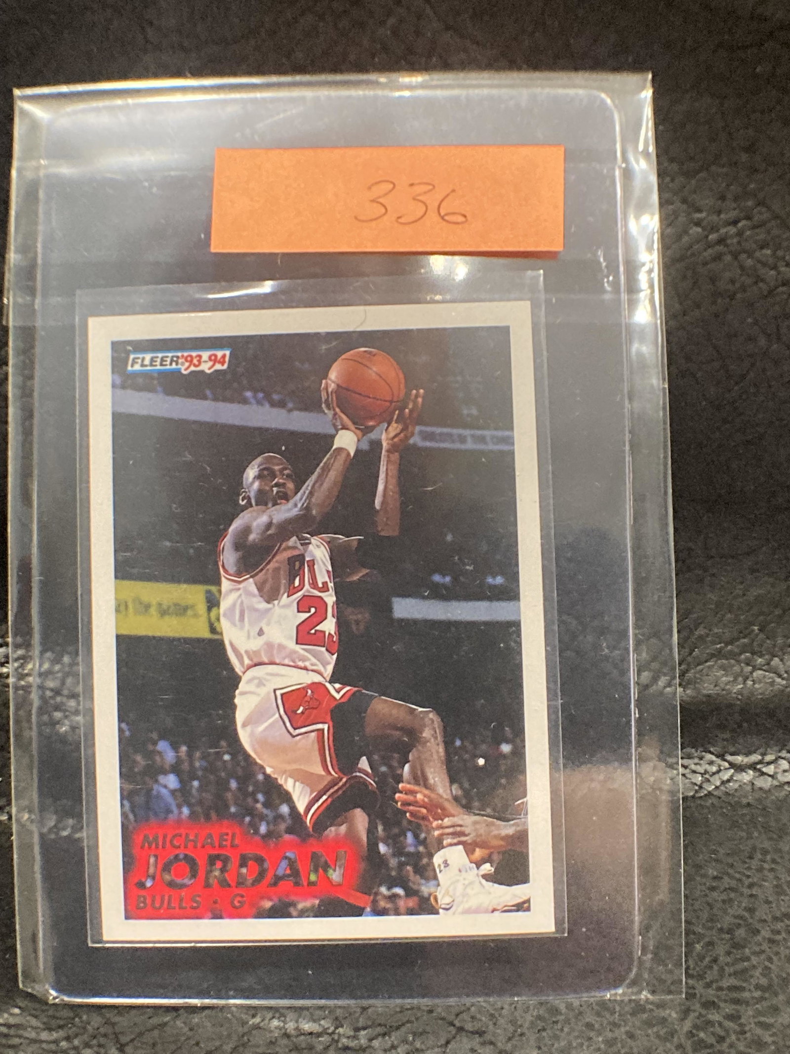Michael Jordan 1993-94 Fleer #28 Chicago Bulls HOF NBA (1 of 2)