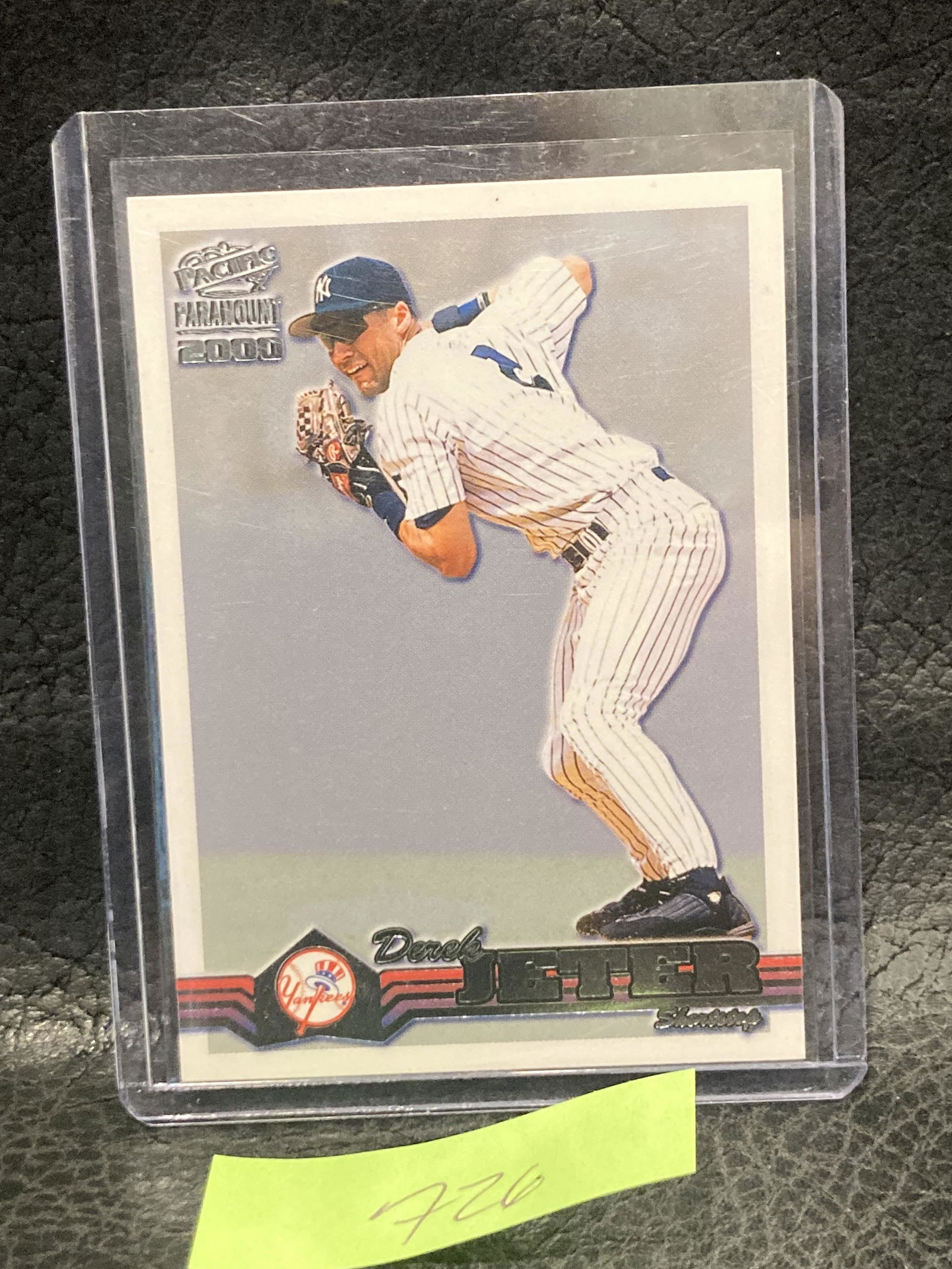 Derek Jeter  2000 Pacific Paramount Baseball Card #159 (1 of 2)